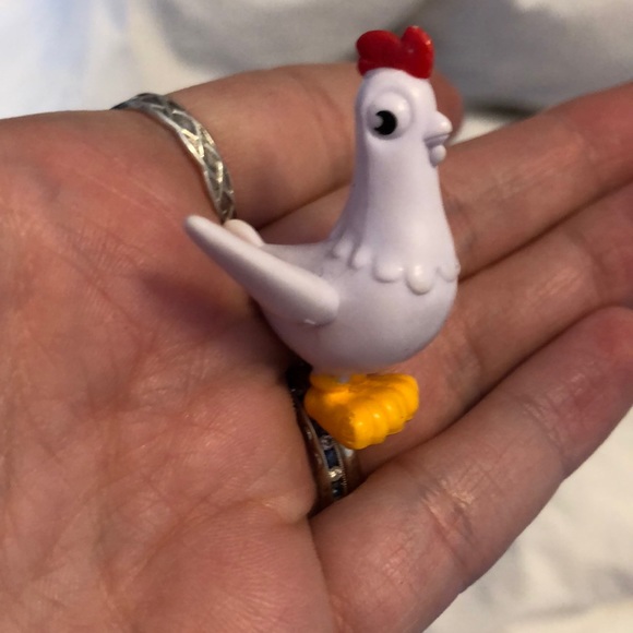 paw patrol chickaletta figure